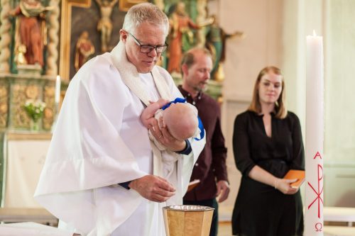 Fotografering av dop i Eksjö kyrka